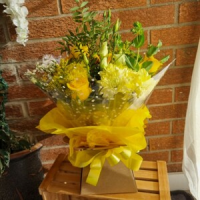 Sunshine gift box - Lovely sunshine gift box in yellows and whites, brighten someone's day with this striking gift box.