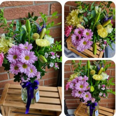 Vase display - Two gifts in one, fresh flower mix and glass vase. Colour of your choice or florists choice.